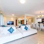 Royal Beachfront וילה פרוטאראס