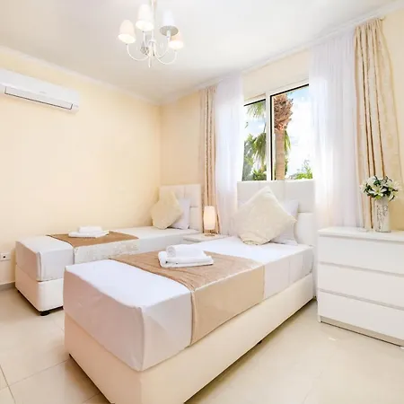 Villa Royal Beachfront