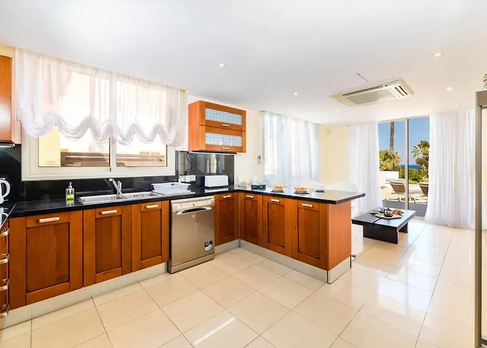 Vila Royal Beachfront