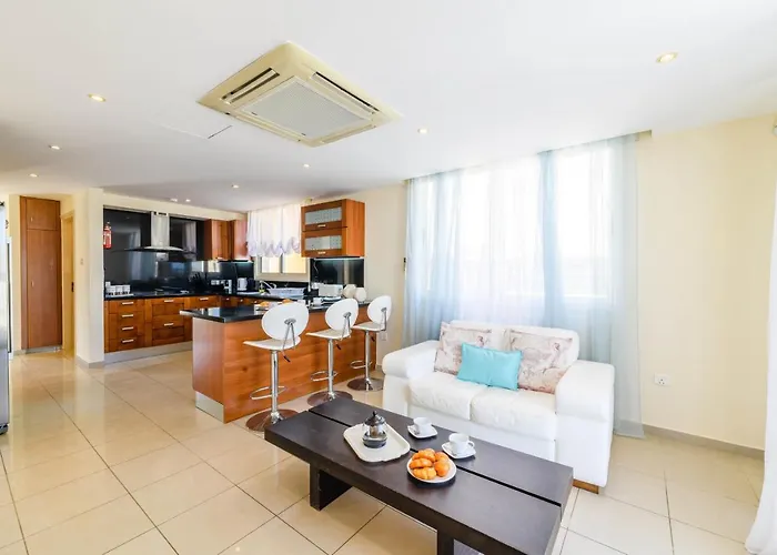 Royal Beachfront * Protaras