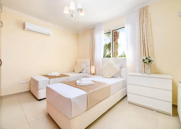 Vila Royal Beachfront