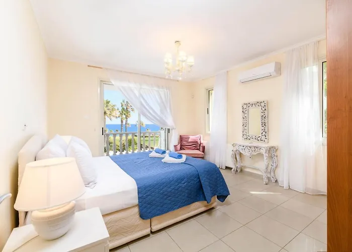 Vila Royal Beachfront