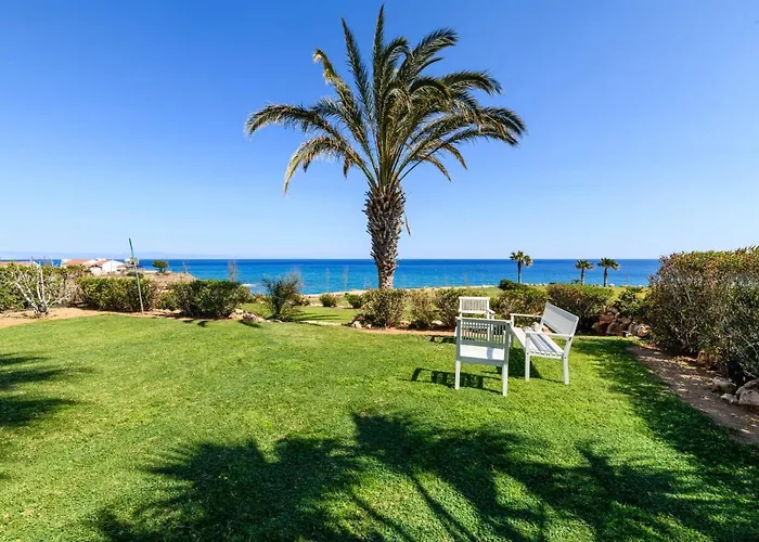 Royal Beachfront Vila