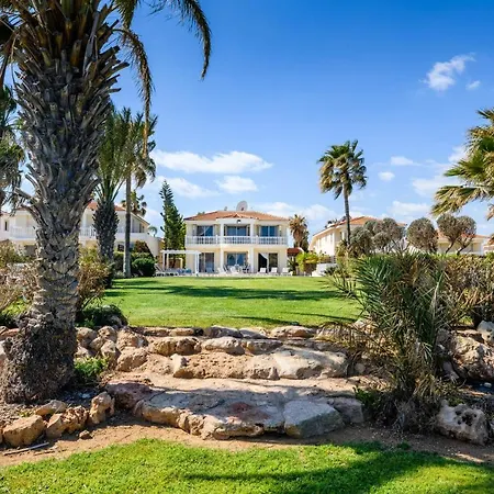 Royal Beachfront * Protaras