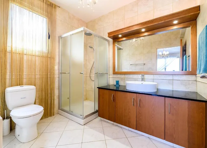 Royal Beachfront * Protaras